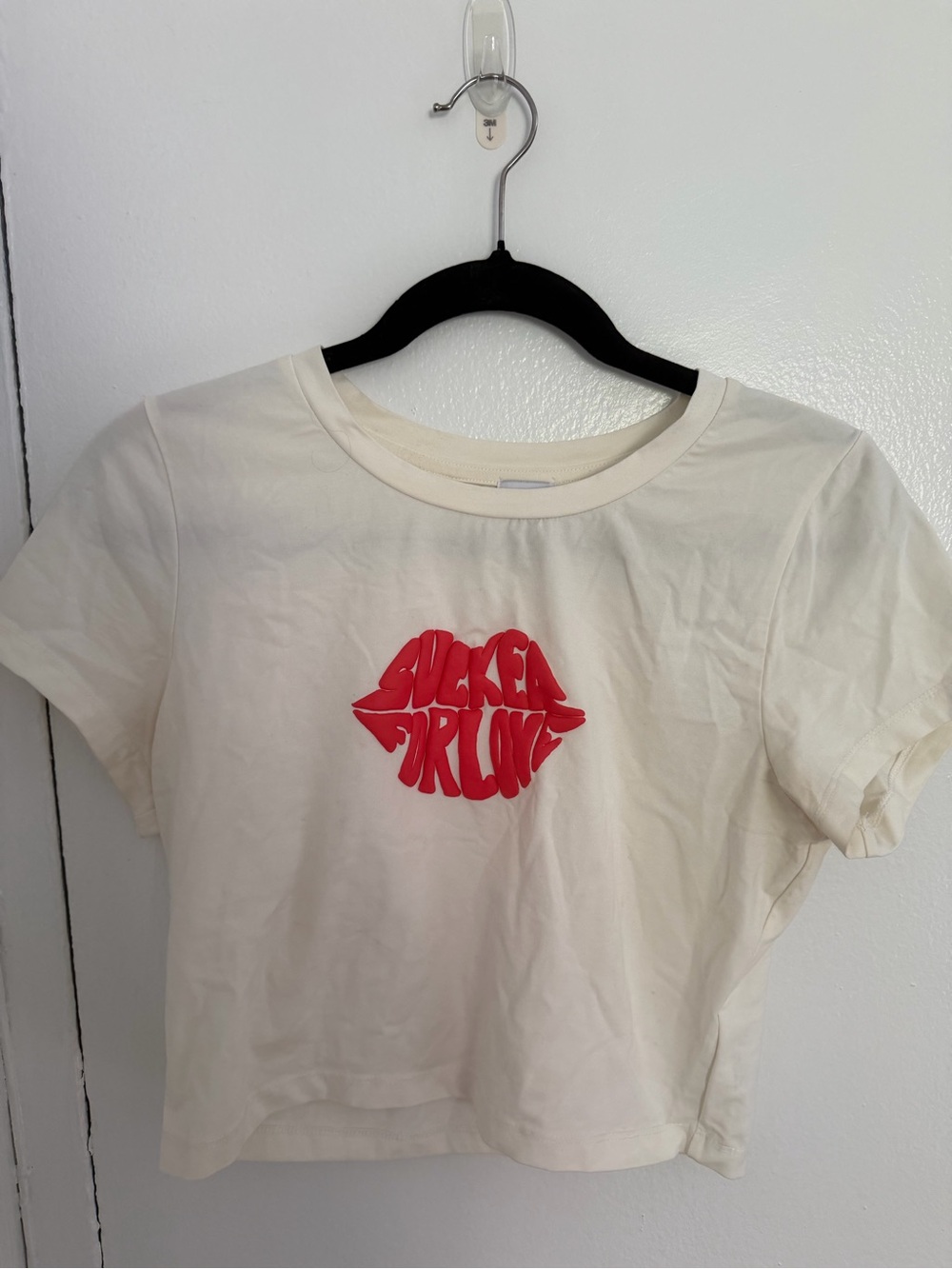 Princess Polly Cream Graphic Crop Tee with Red Lip Design - festival